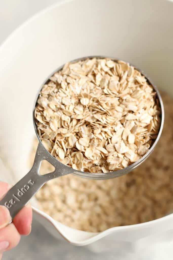 A measuring cup of Old Fashioned Oats.