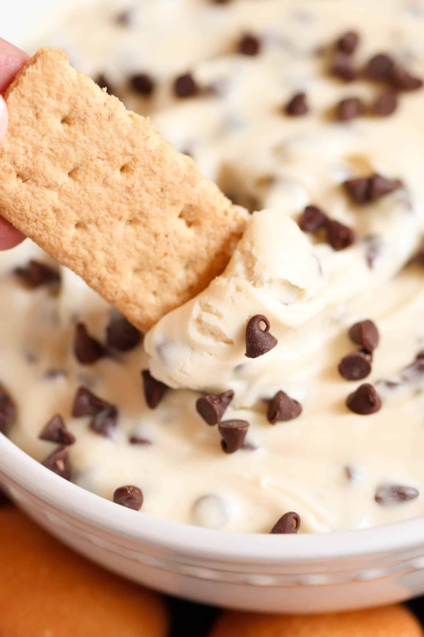 chocolate chip cookie dough dip with graham crackers