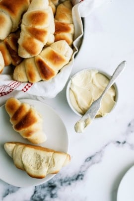 Baked rolls with honey butter for six sisters