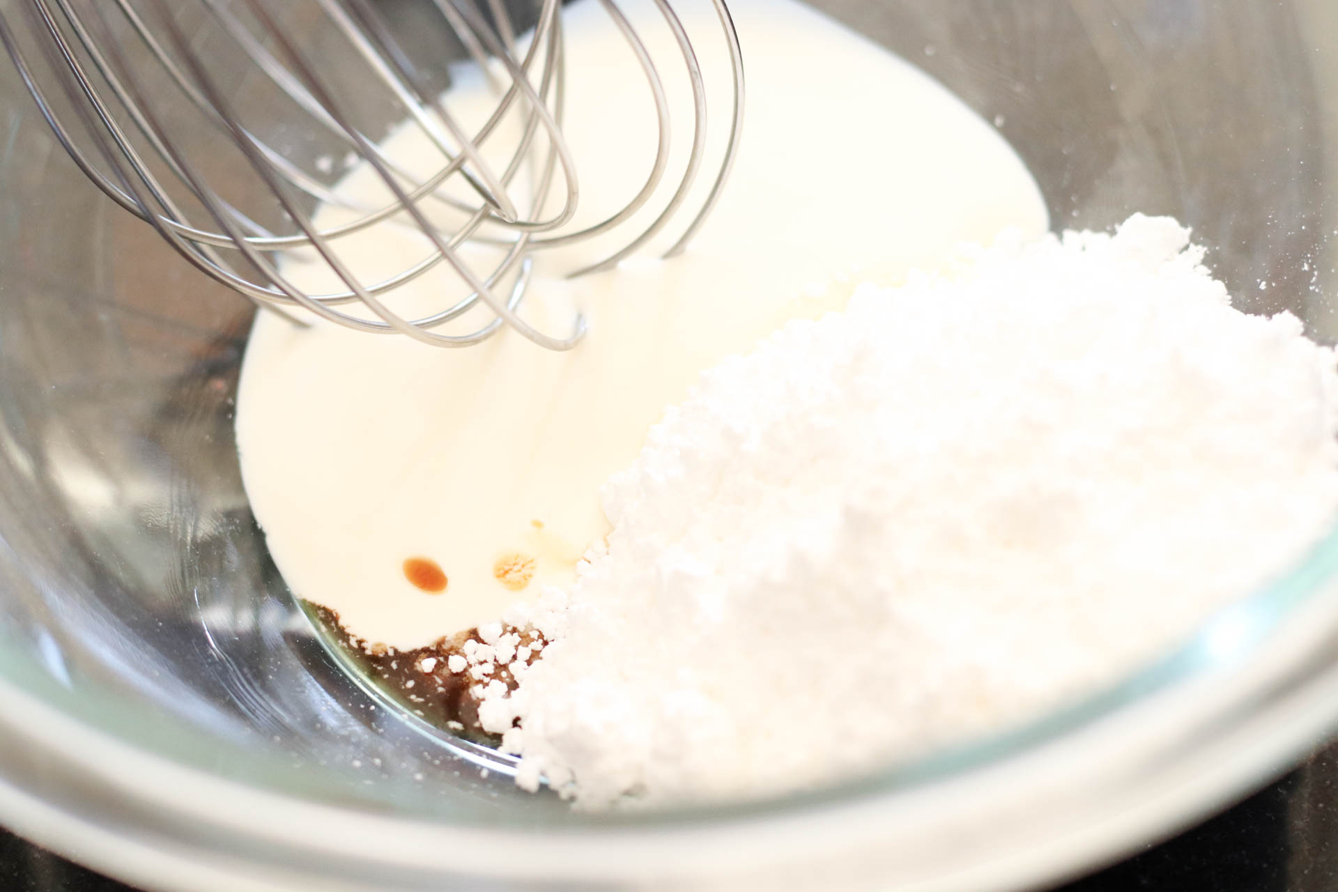 Icing ingredients for puff pastry 
