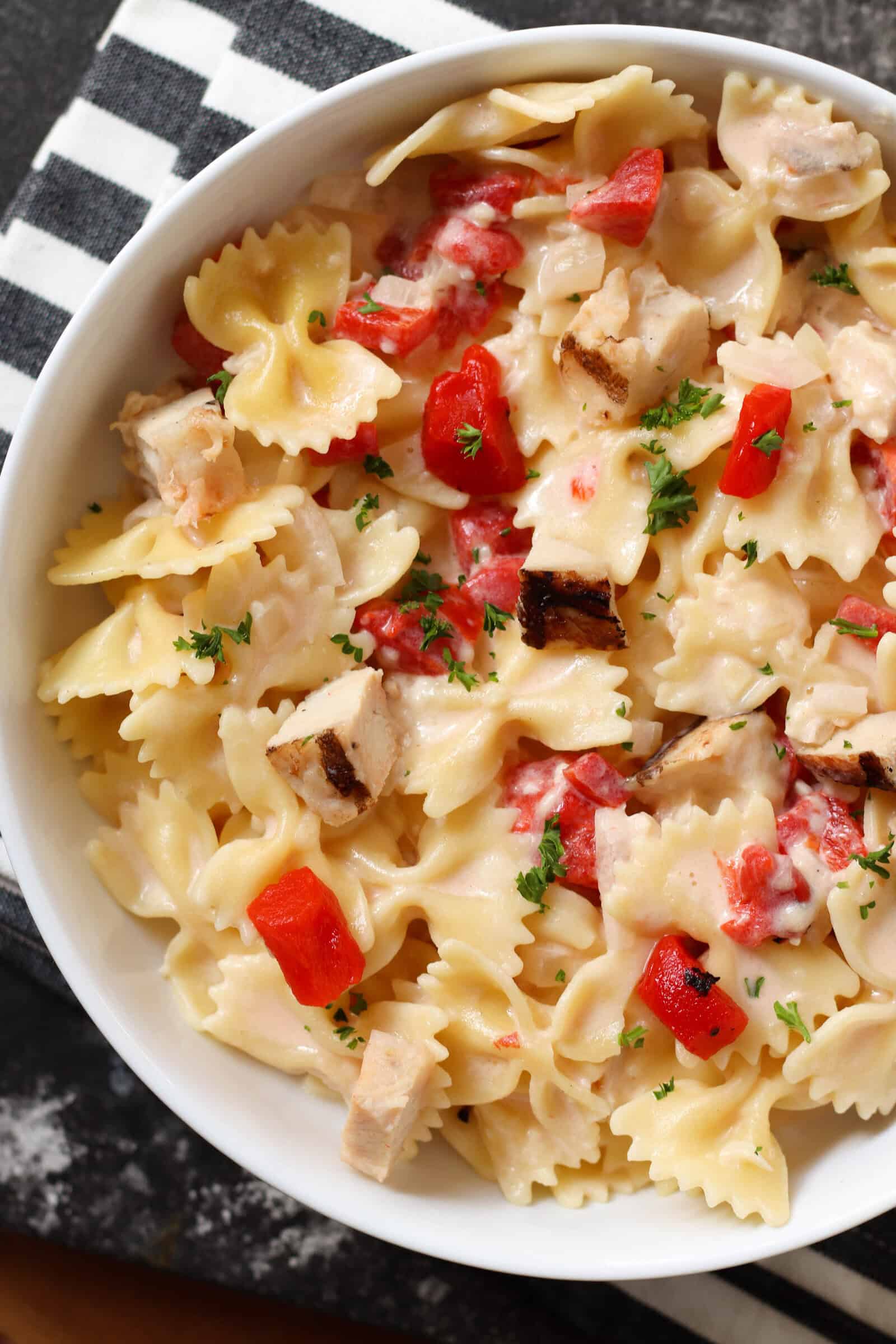 Featured image of post Farfalle With Chicken And Roasted Garlic Recipe Roasted garlic chicken recipe whole chicken brined in a garlic salt brine then roasted