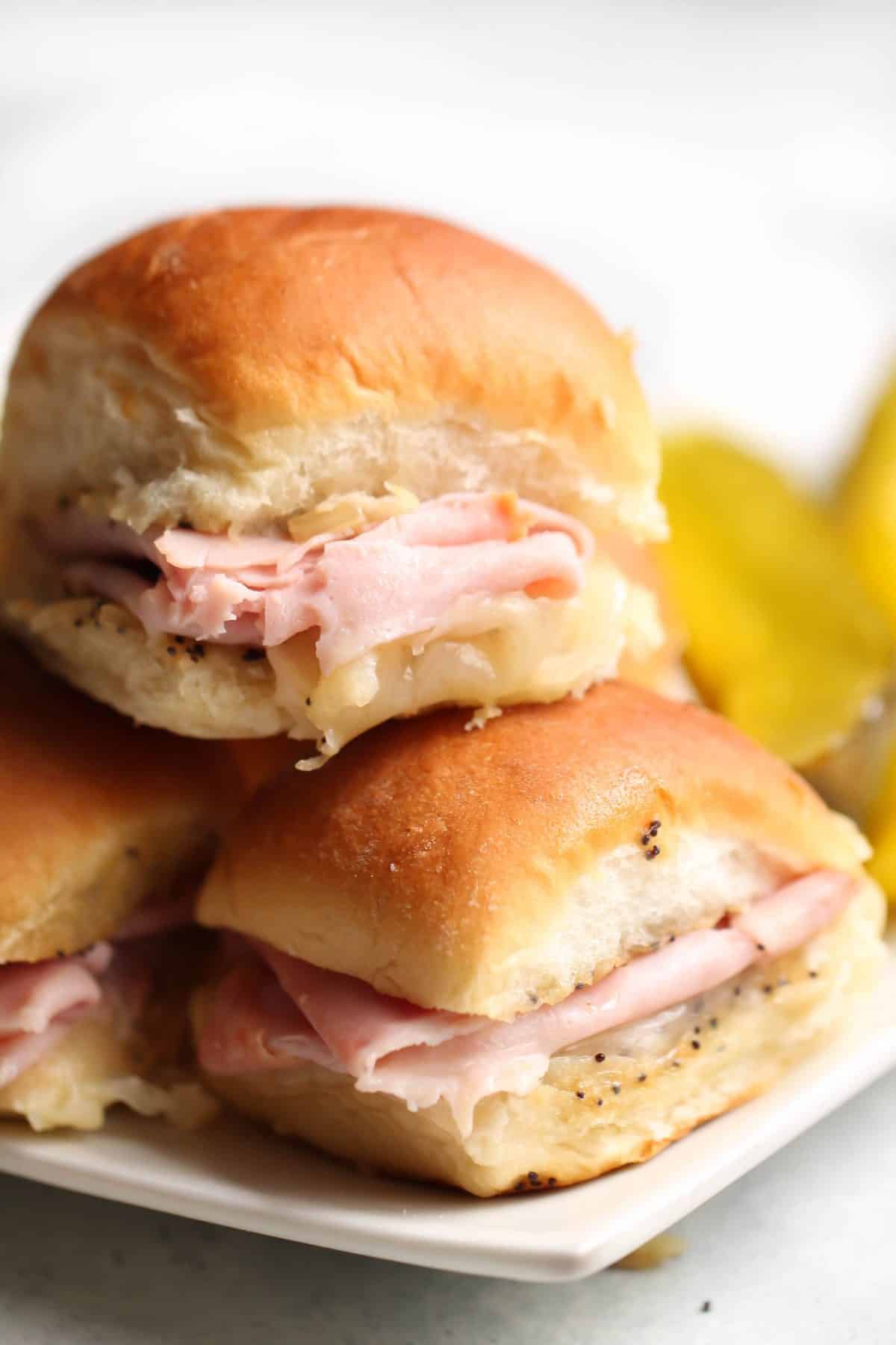 Ham and Swiss Poppy Seed Sandwich Sliders | Six Sisters' Stuff