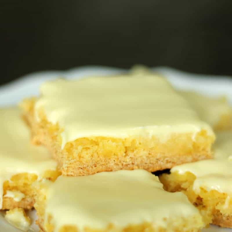Delicious Lemon Bars from SixSistersStuff.com