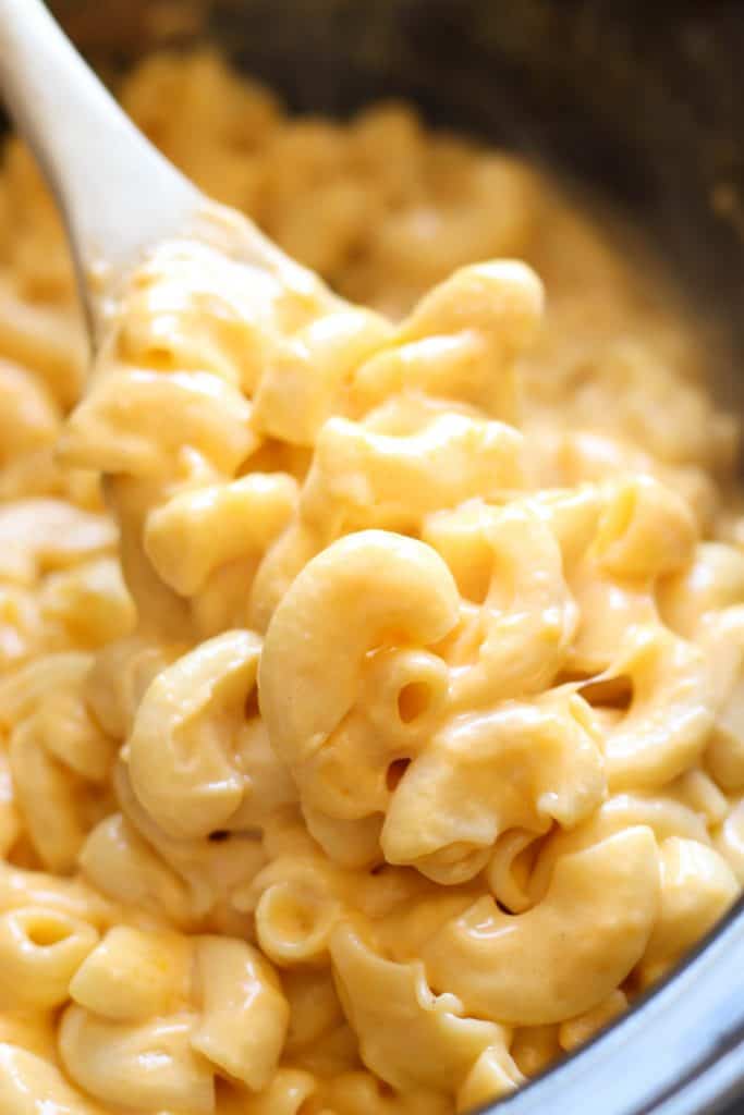 Slow cooker creamy macaroni and cheese