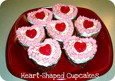 Heart-Shaped Valentine Cupcakes (without a fancy pan!)