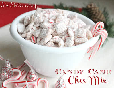 Candy Cane Muddy Buddies