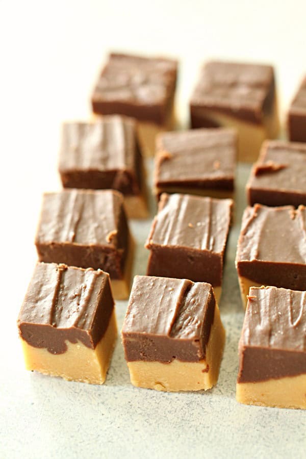 Sliced fudge for serving