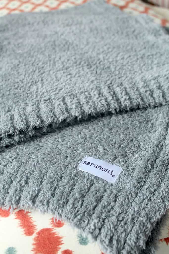 Saranoni Luxury Blankets Giveaway! Six Sisters' Stuff