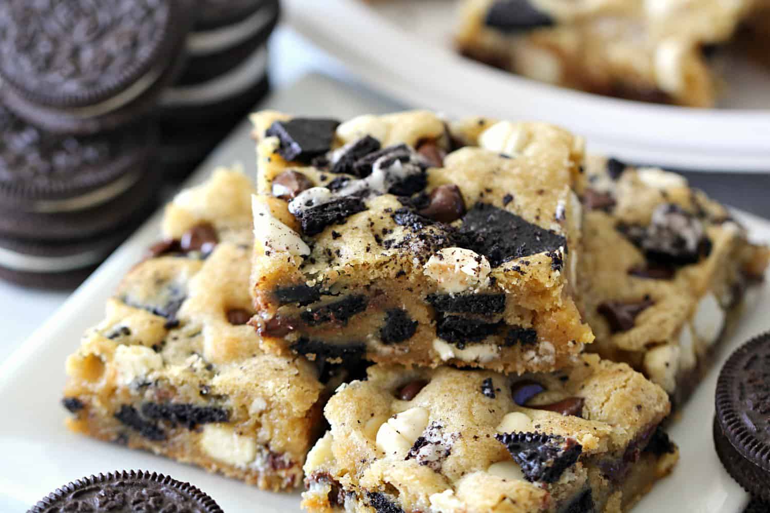 Cookies and Cream Oreo stacked and surrounded by Oreo Cookies