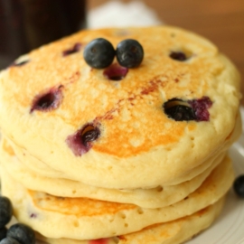 how to make blueberry pancakes at home with blueberry syrup