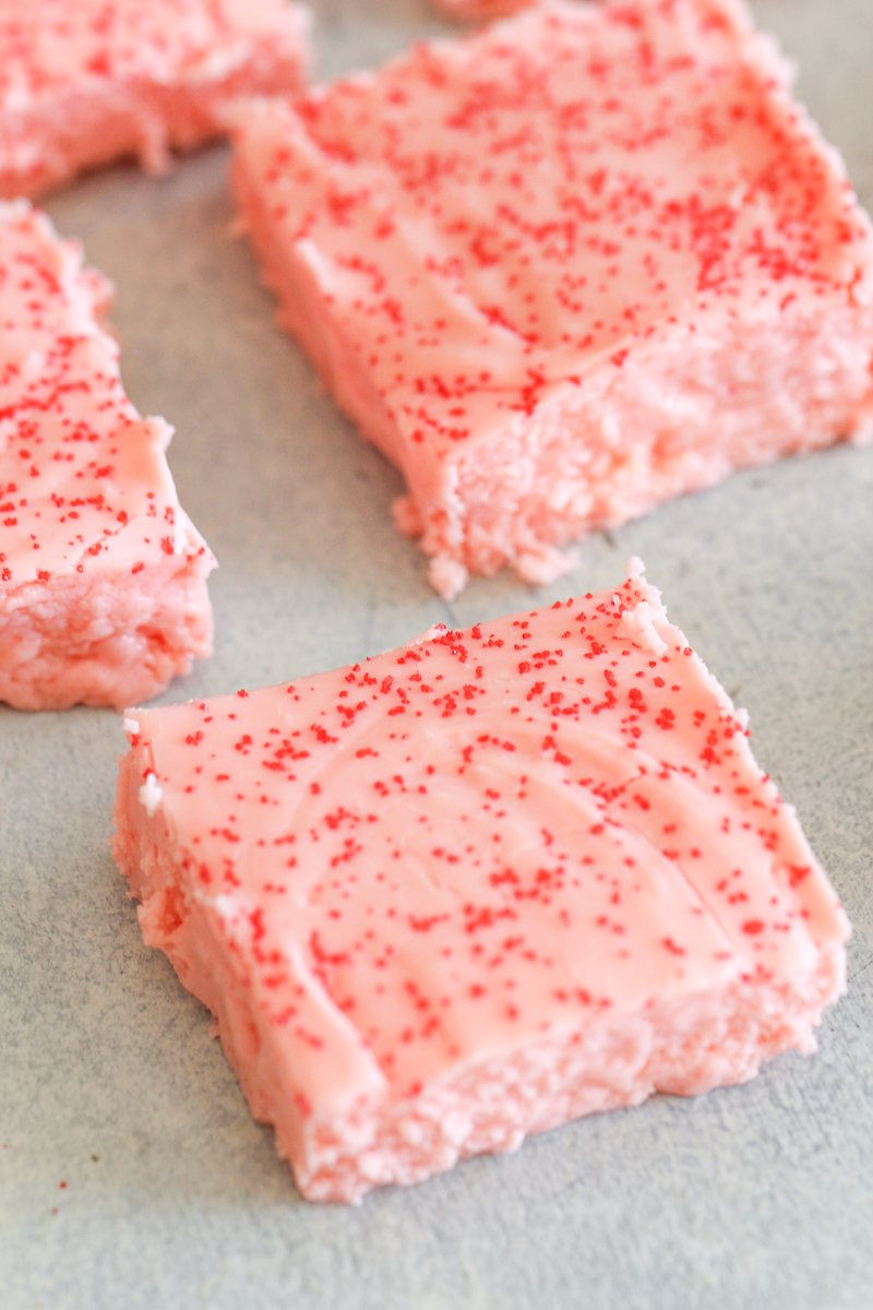 two ingredient strawberry fudge with sprinkles 