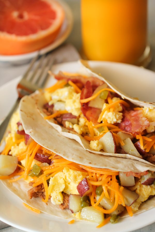Easy Breakfast Tacos | Six Sisters' Stuff