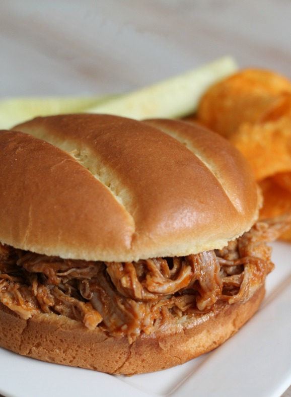 Slow Cooker Chipotle Pulled Pork Sandwiches Recipe