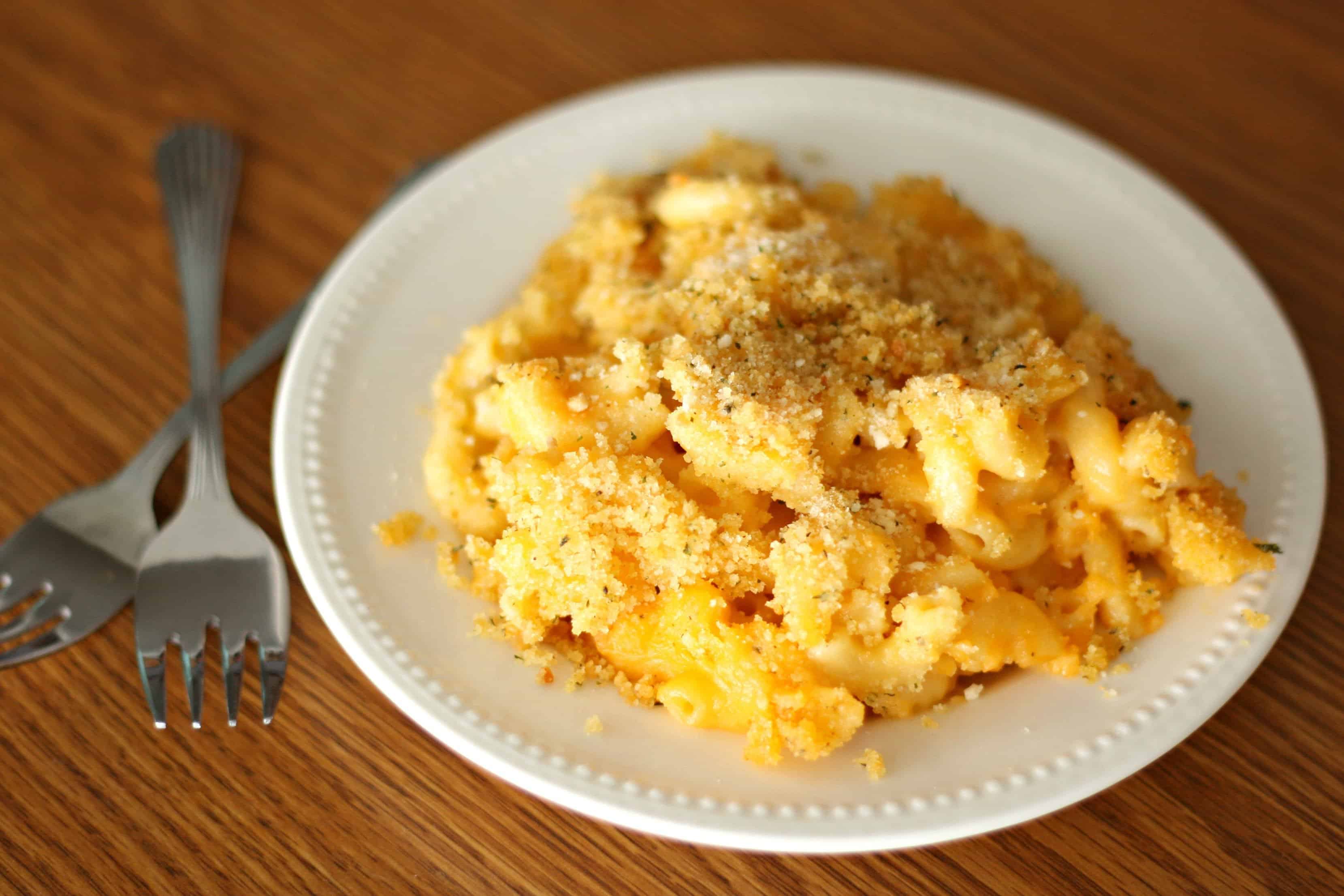 A plate of Baked Mac and Cheese.