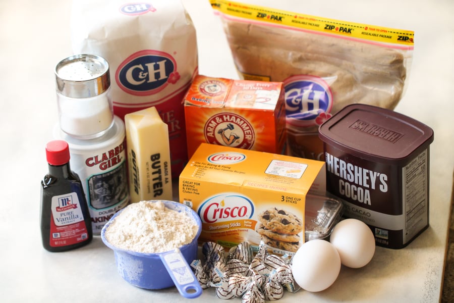 Ingredients needed to make Hershey’s Hug Brownie Cookies
