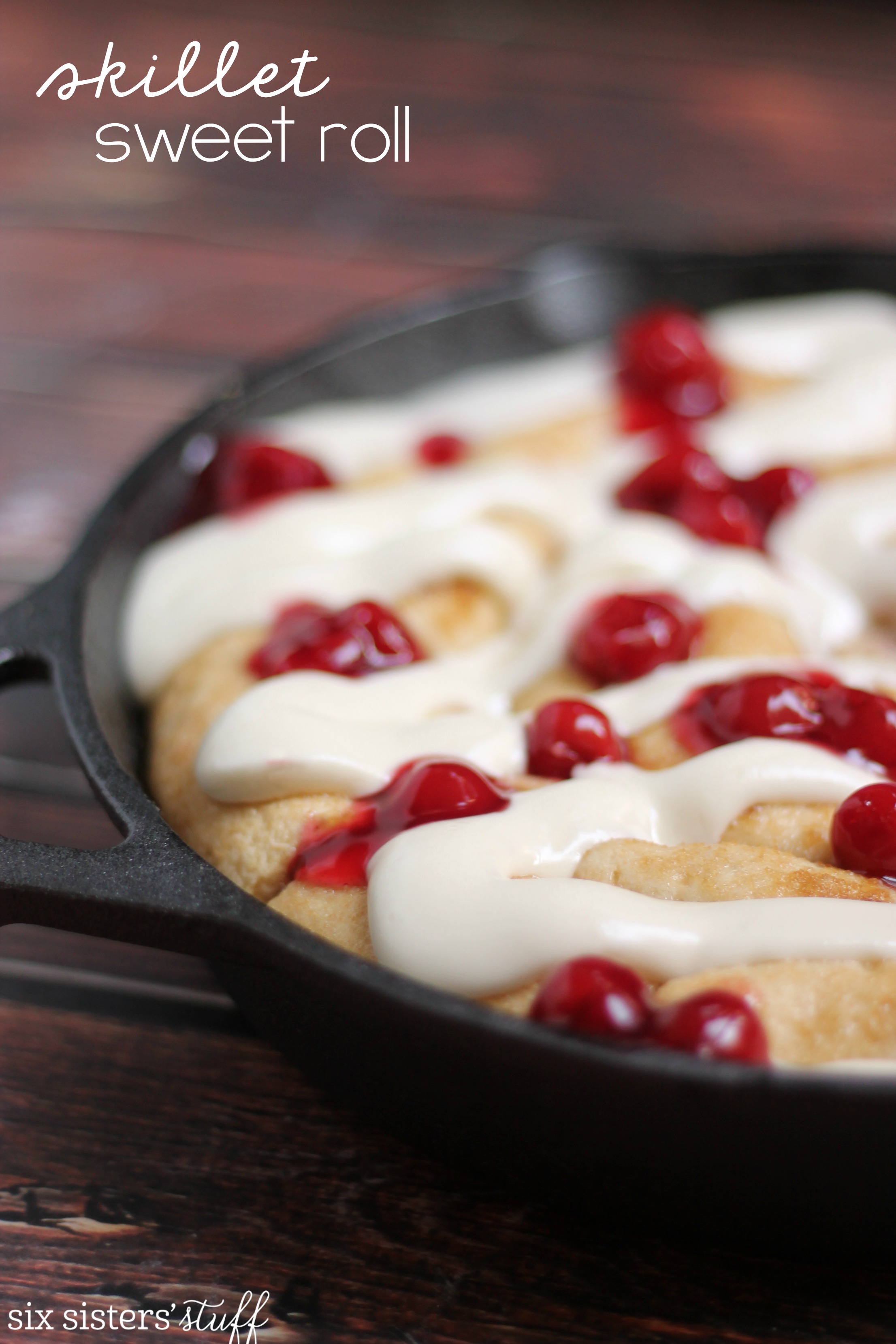 Lucky Leaf Skillet Sweet Roll