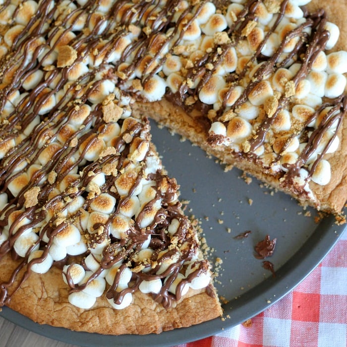 The BEST S'mores Cookie Pizza from SixSistersStuff.com