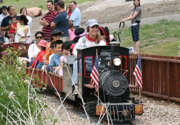 mini-train-rides-02