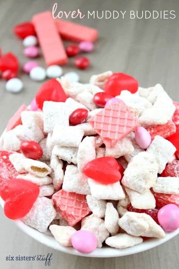 Lover Muddy Buddies in a bowl