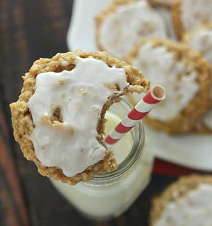 Iced Oatmeal cookie with milk