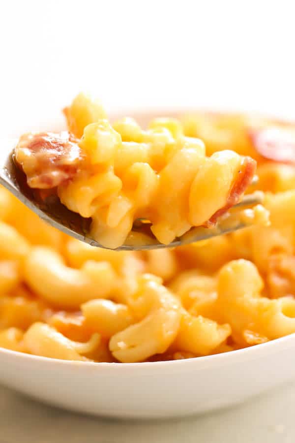 homemade mac and cheese with bacon