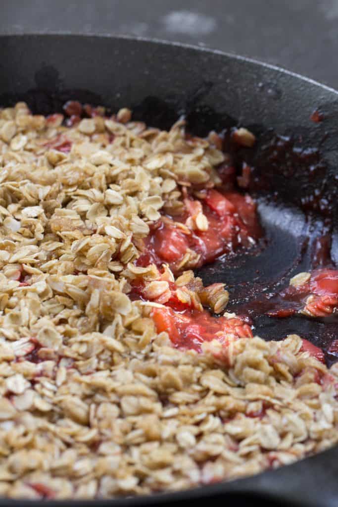 skillet strawberry crumble