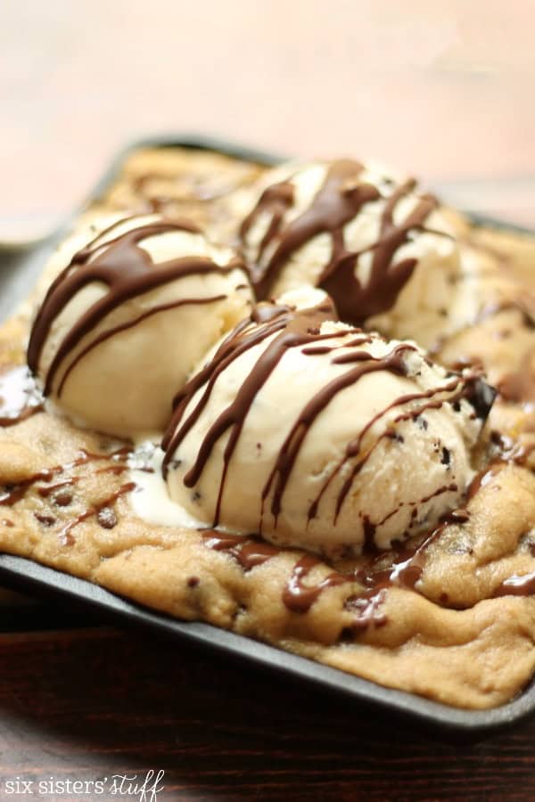 Chocolate Chip & Toffee Skillet Cookie (Pizookie)