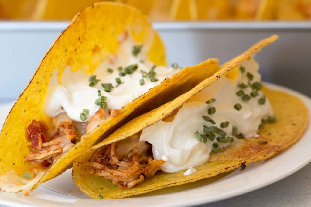 Tacos de frango assados no forno