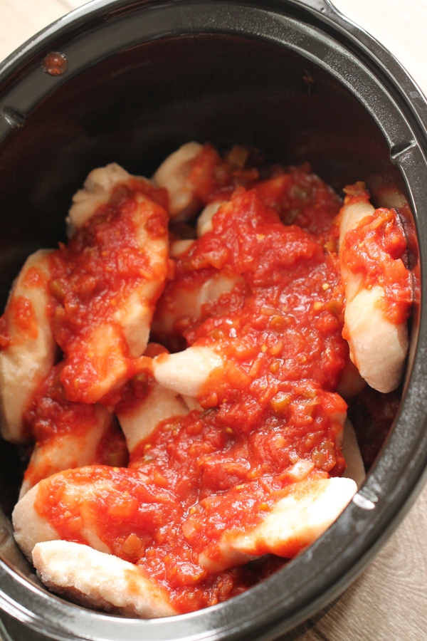 Chicken with salsa in the slow cooker