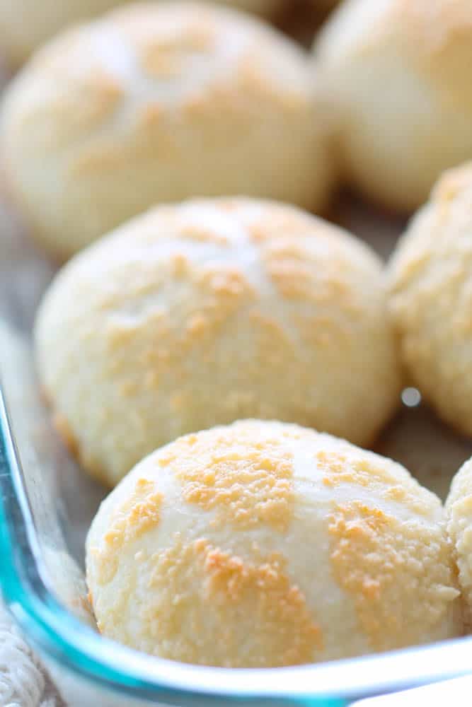 30-Minute Homemade Dinner Rolls Recipe - Six Sisters Stuff