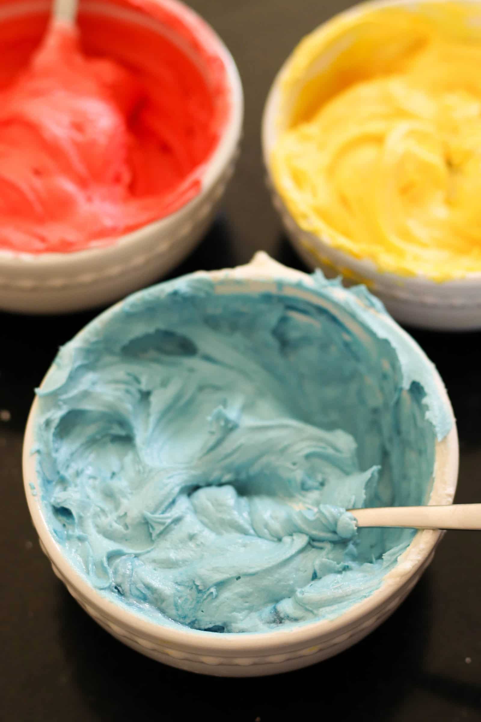 3 small bowls of frosting