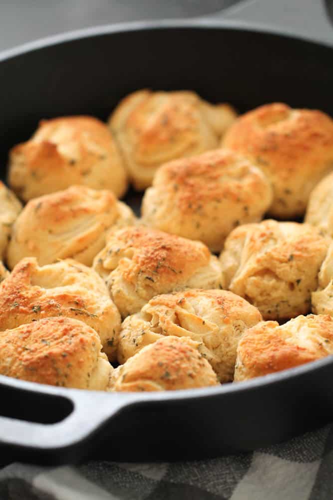 Garlic Parmesan Skillet Rolls