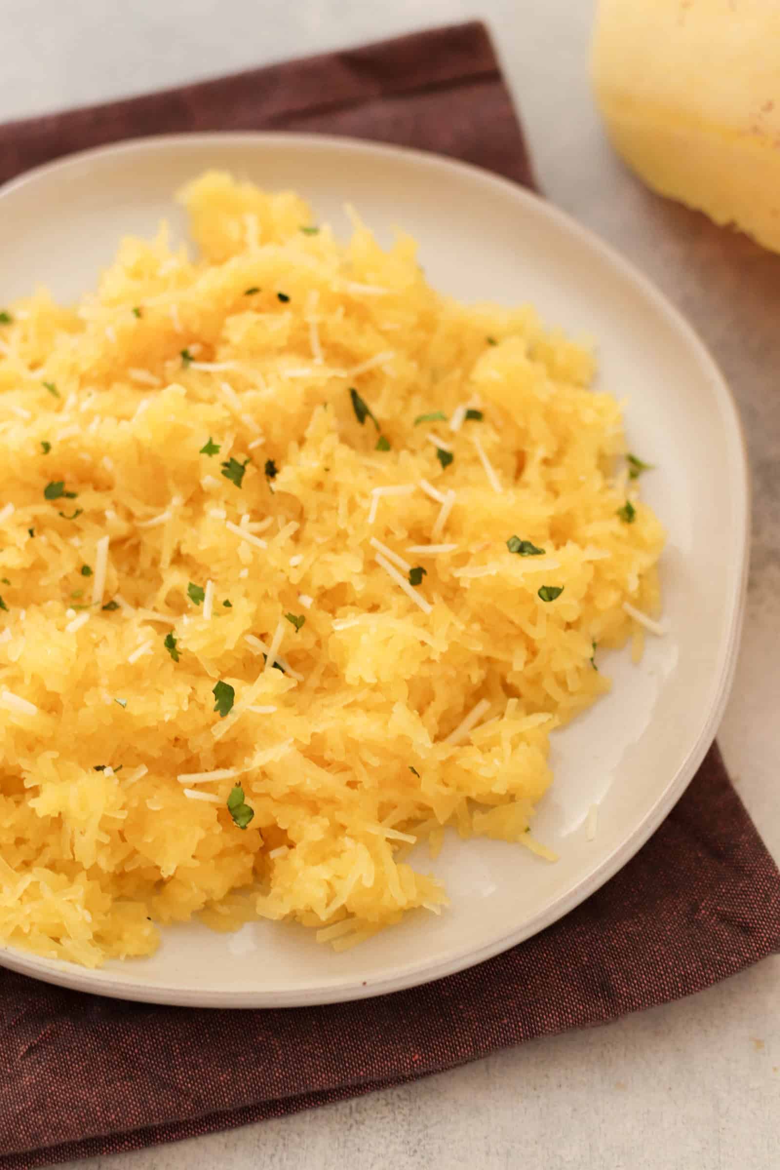 cooked spaghetti squash on a circle plate