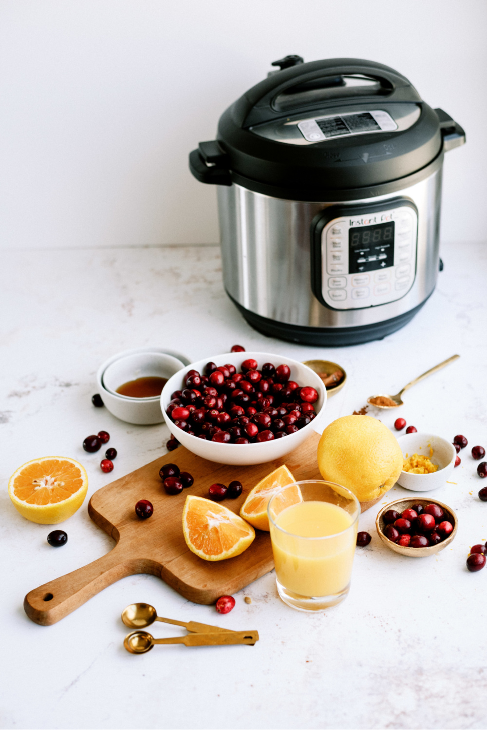 ingredients needed for making cranberry sauce in an instant pot