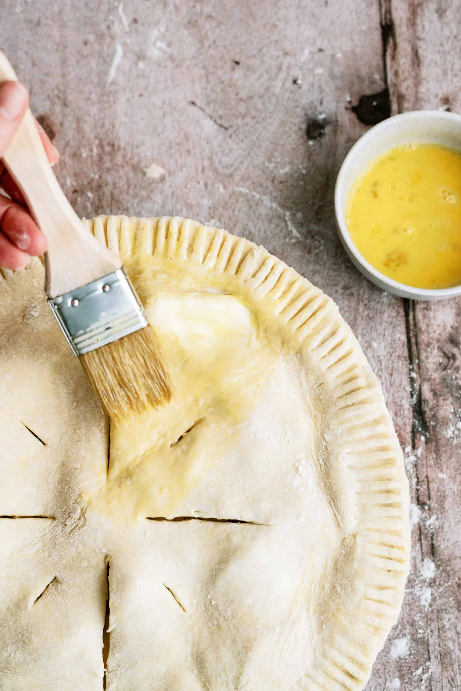 egg wash on the top crust of an apple pie