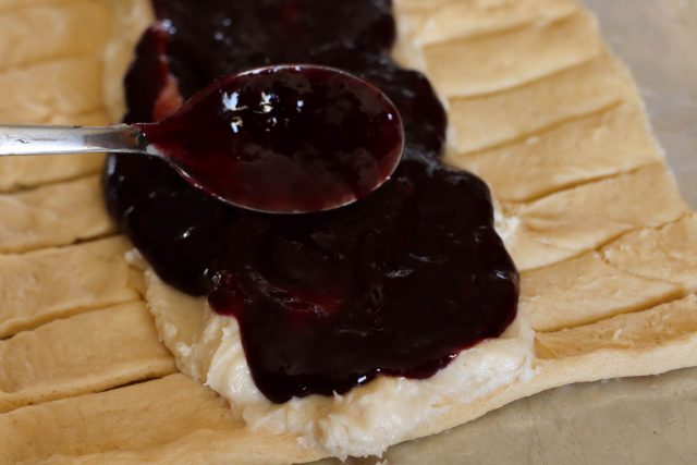 Puff pastry stuffed with cream cheese and blackberries