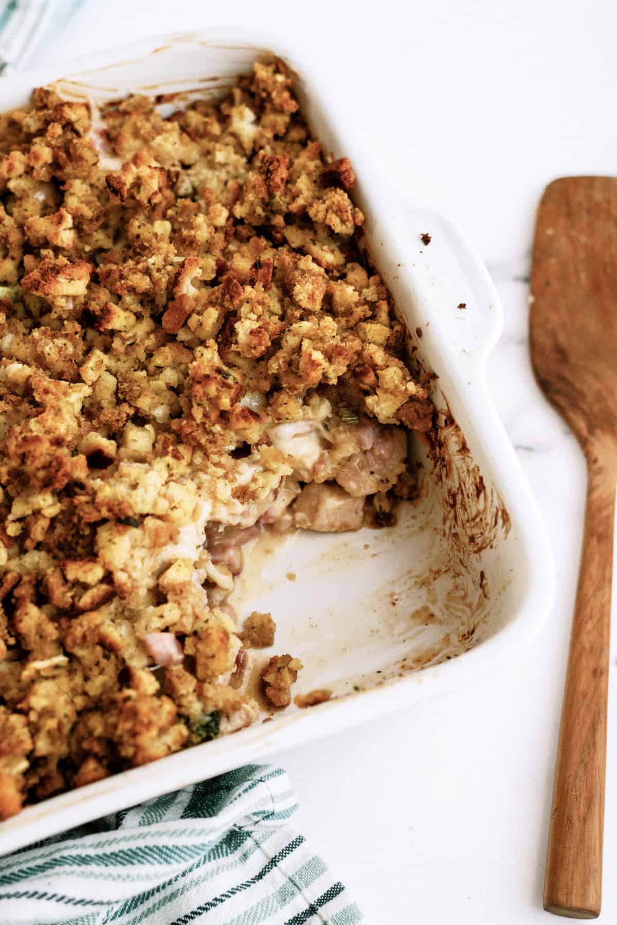 pan of chicken cordon bleu casserole