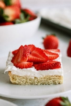 strawberry cake bars