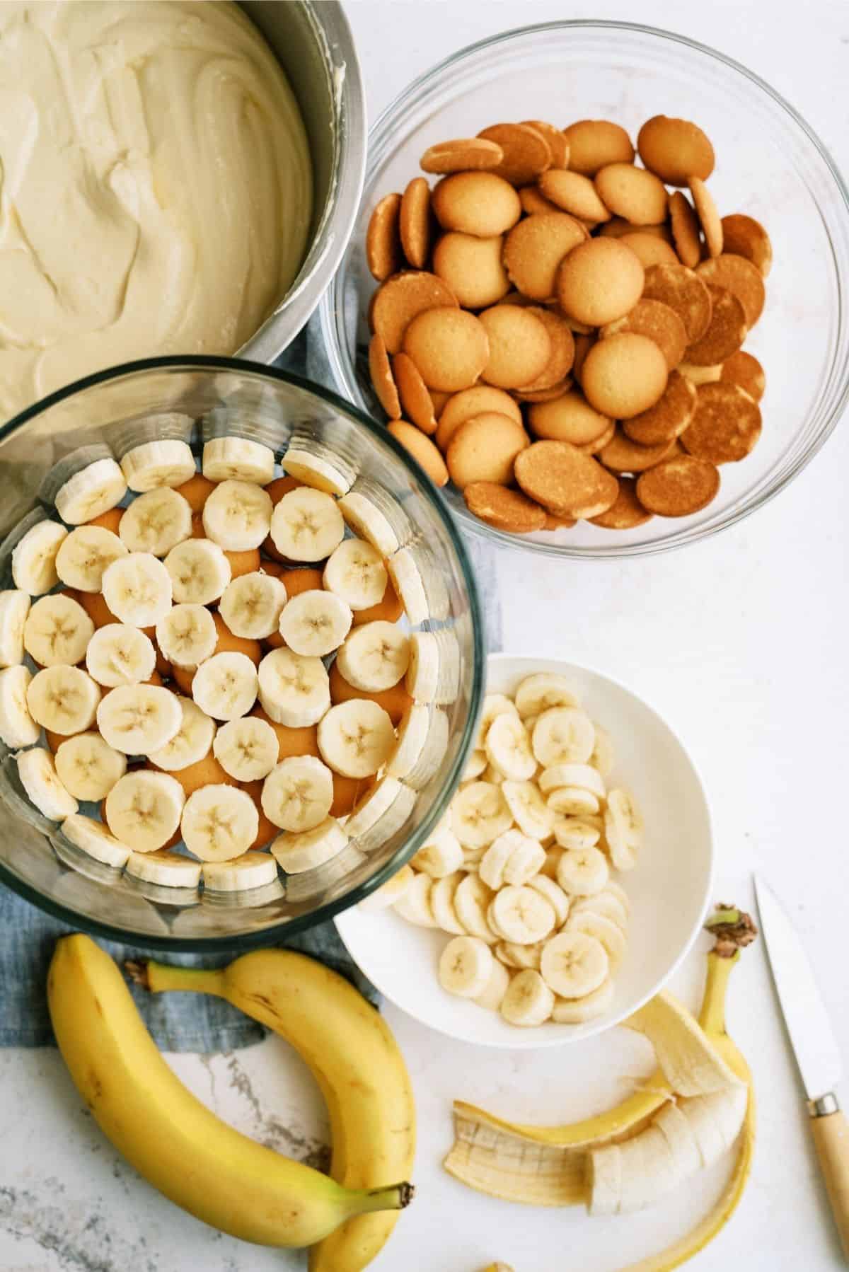 Layer Bananas on top of nilla wafers in trifle dish