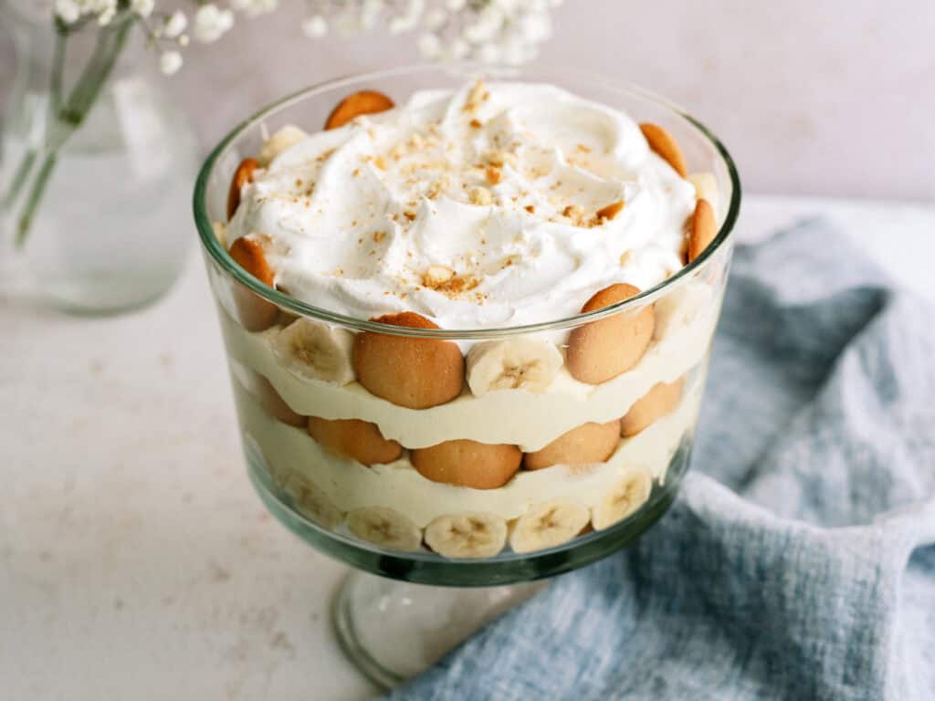 The Best Banana Pudding (Trifle) in trifle dish.