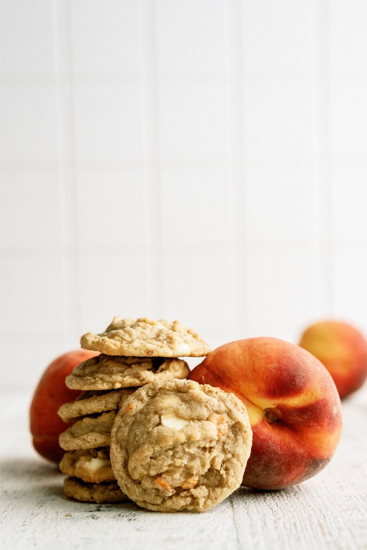 Peaches and Cream Oatmeal Cookies with fresh peaches