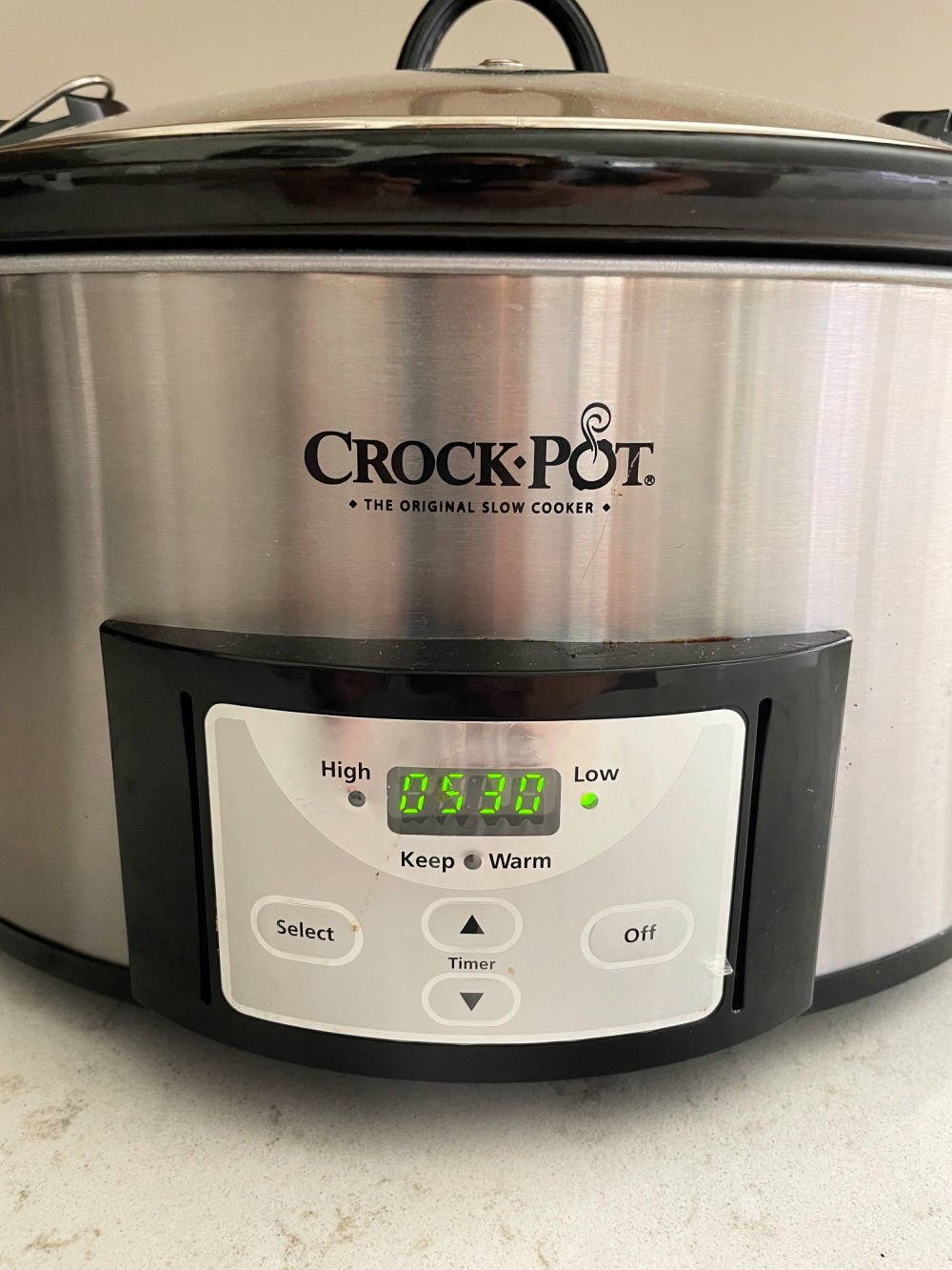 Slow Cooker with the timer set to 5 hours and 30 minutes