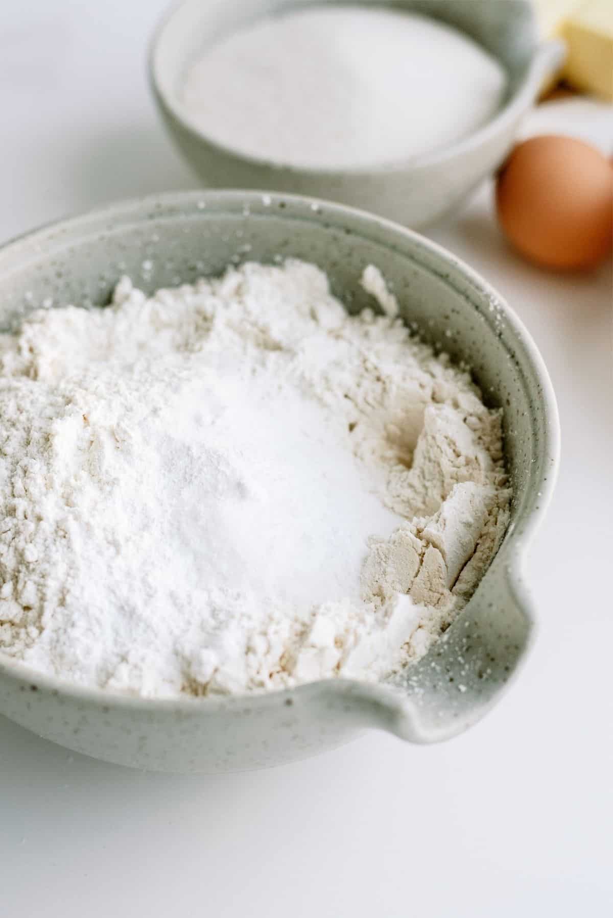 dry ingredients mixed together in mixing bowl