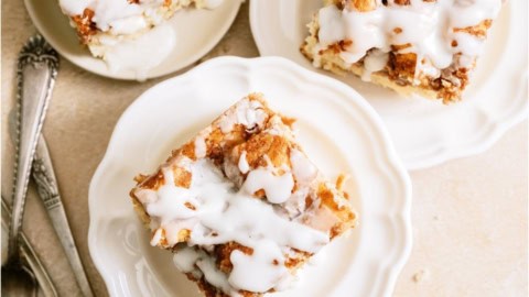 Cinnabon-Cinnamon-Roll-Cake-1-