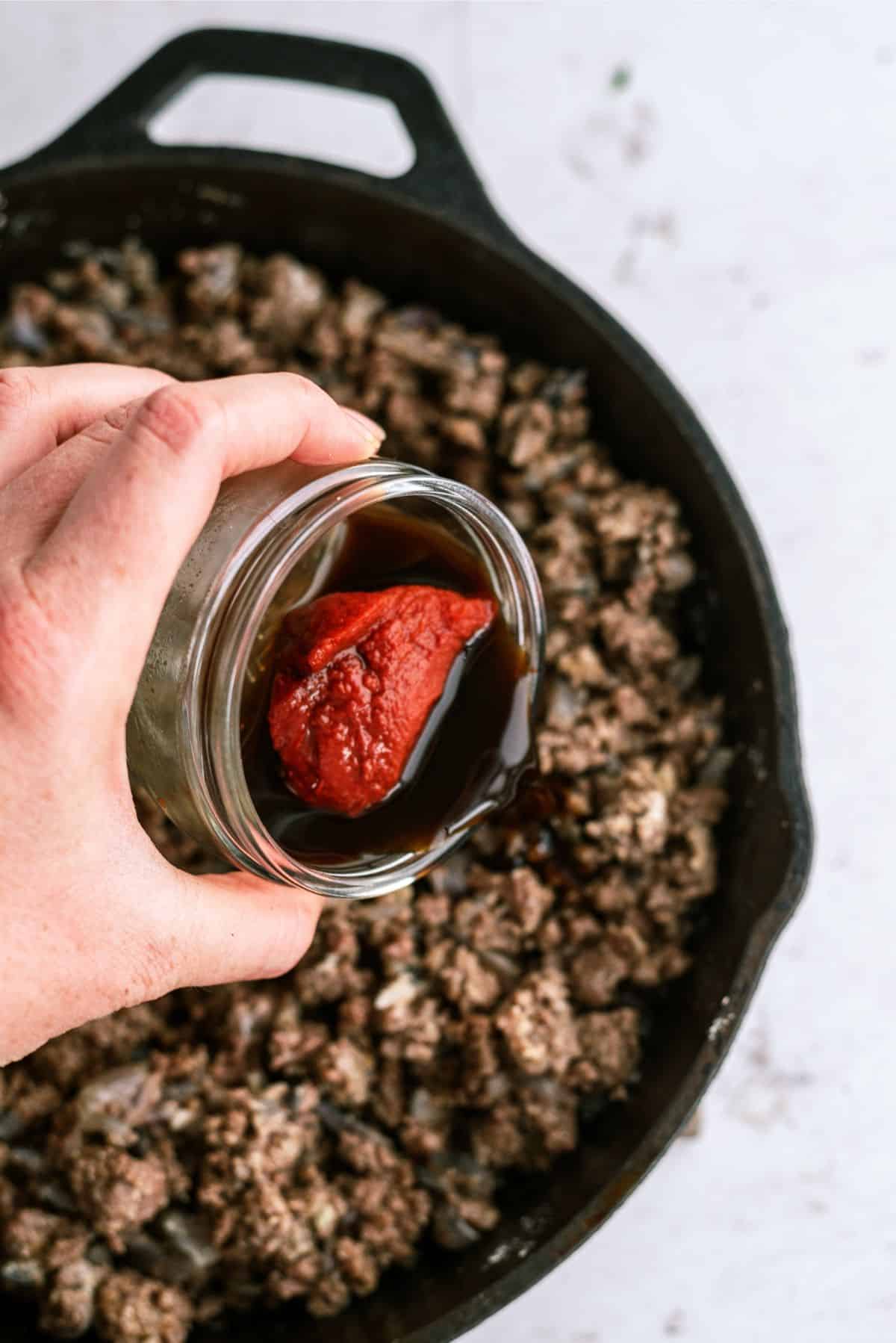 Adding tomato paste and sauces to ground beef