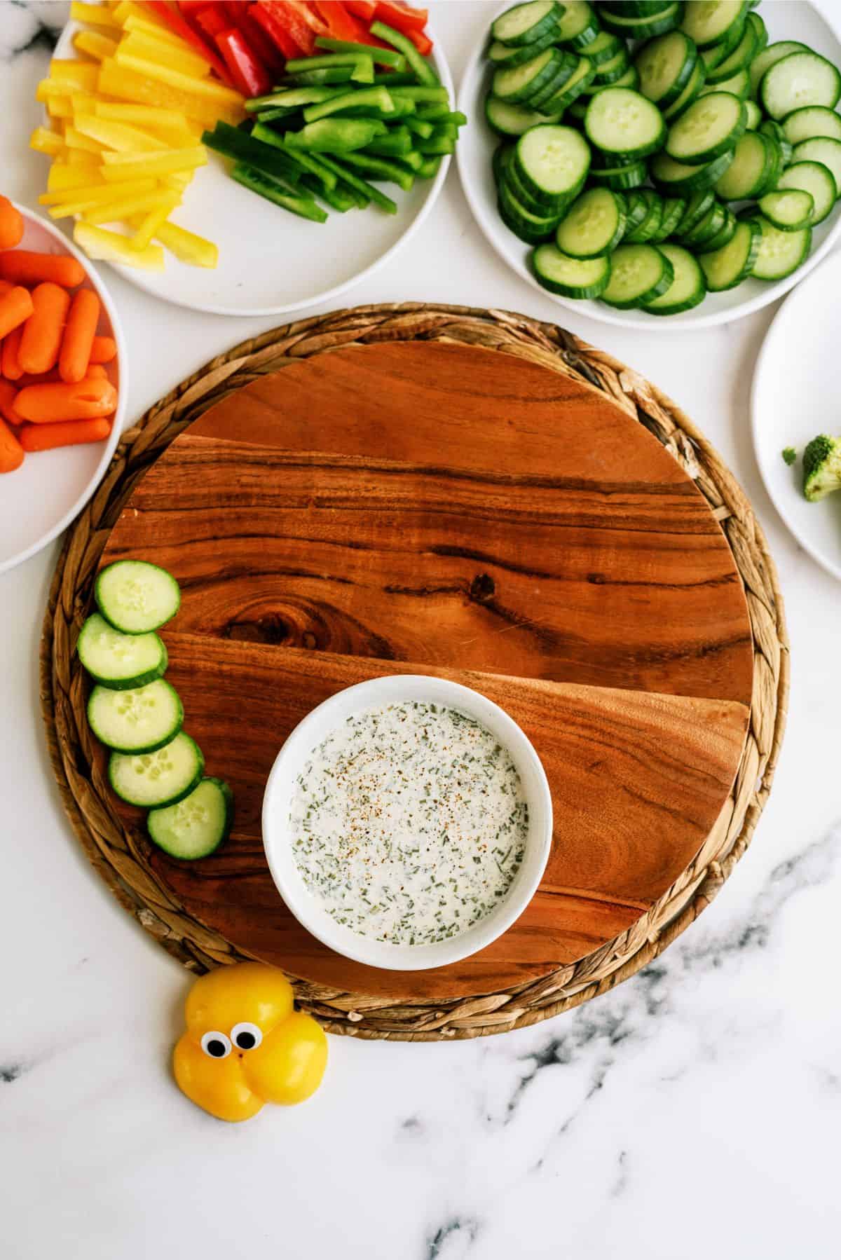 Platter with bell peppers creating a turkey face