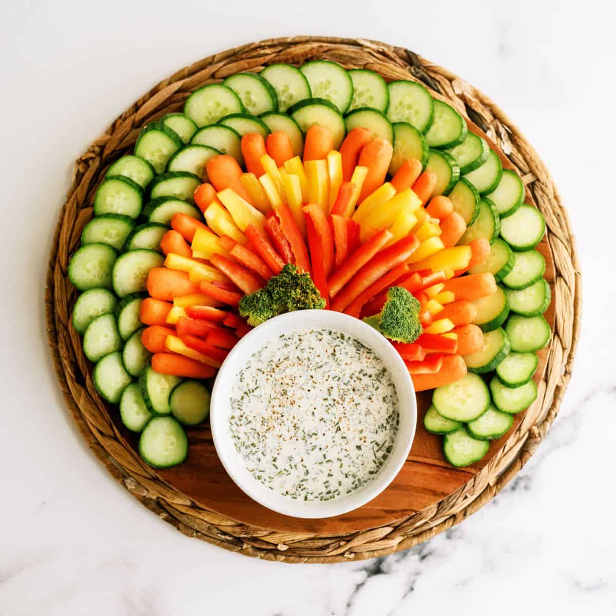 Thanksgiving Vegetable Tray Recipe and Homemade Ranch Dip