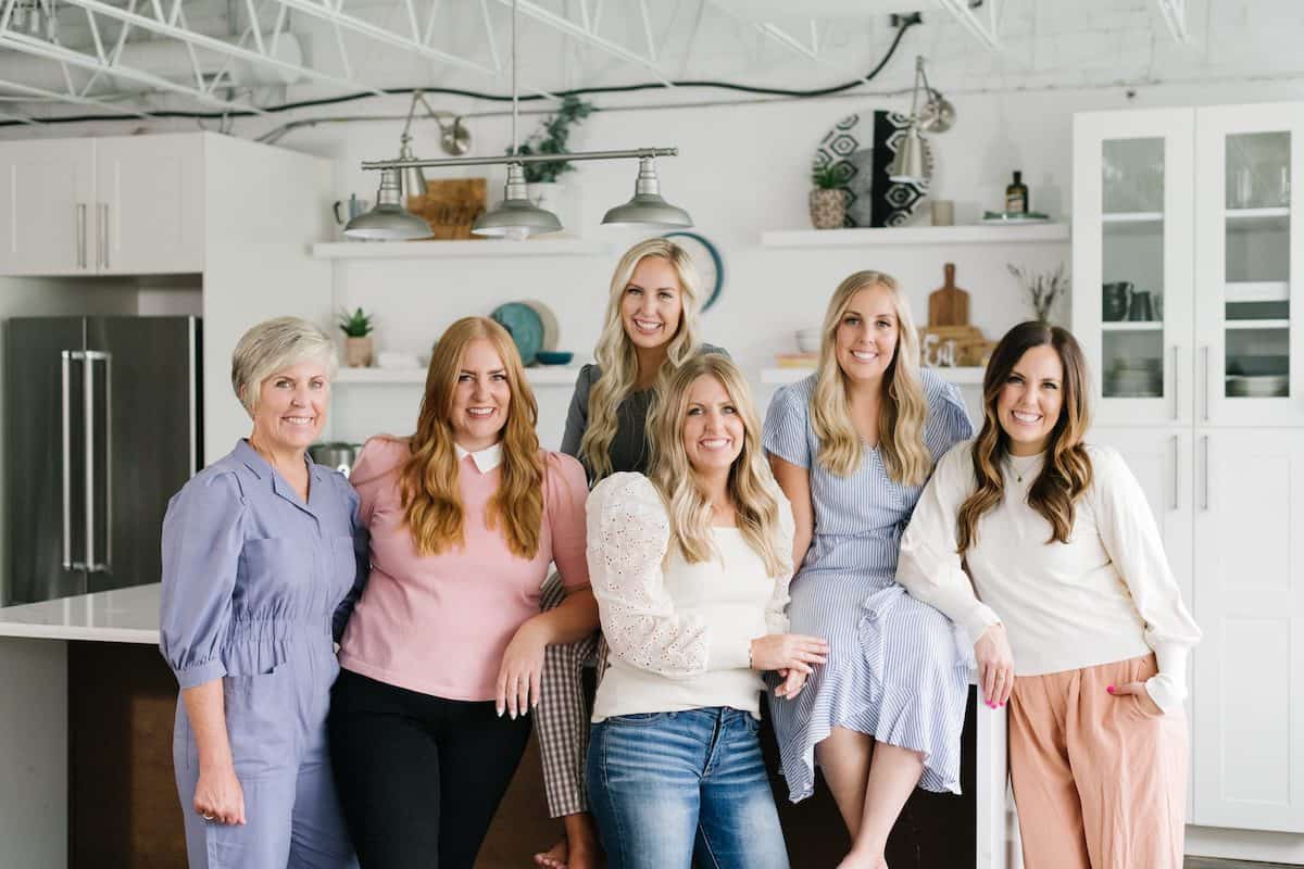 Cyd, Stephanie, Kendra, Kristen, Lauren, and Camille of Six Sisters' Stuff