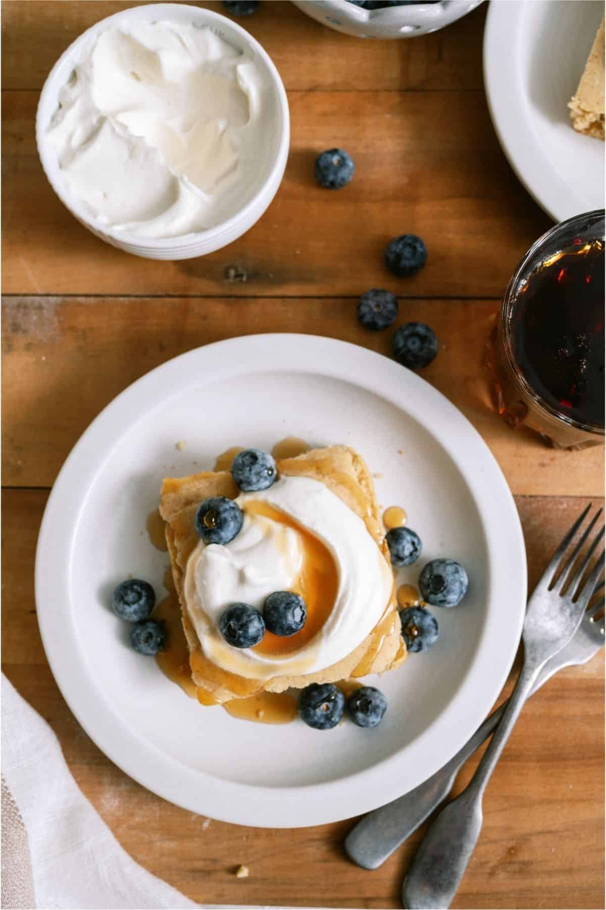 Easy Baked Pancakes (Freezer-Friendly Recipe) - Six Sisters' Stuff