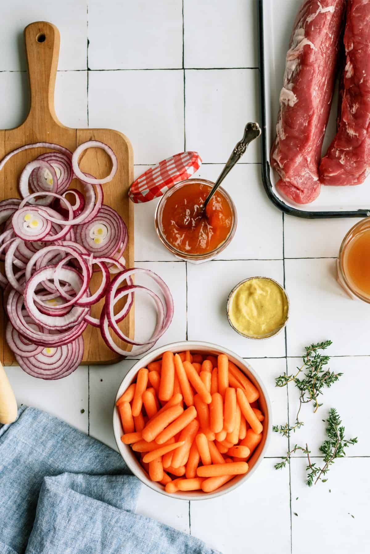 Ingredients needed to make Slow Cooker Apricot Glazed Pork